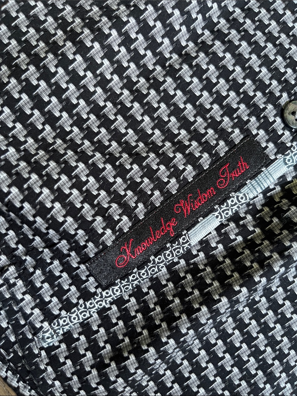 Robert Graham Patterned Button-Up Shirt - Picture 7 of 12